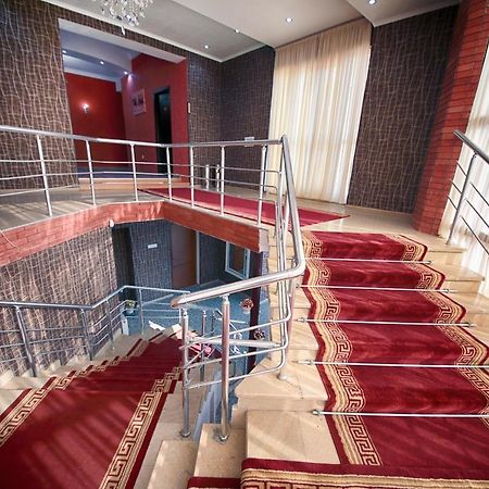 Hotel Tamari Кутаиси Екстериор снимка
