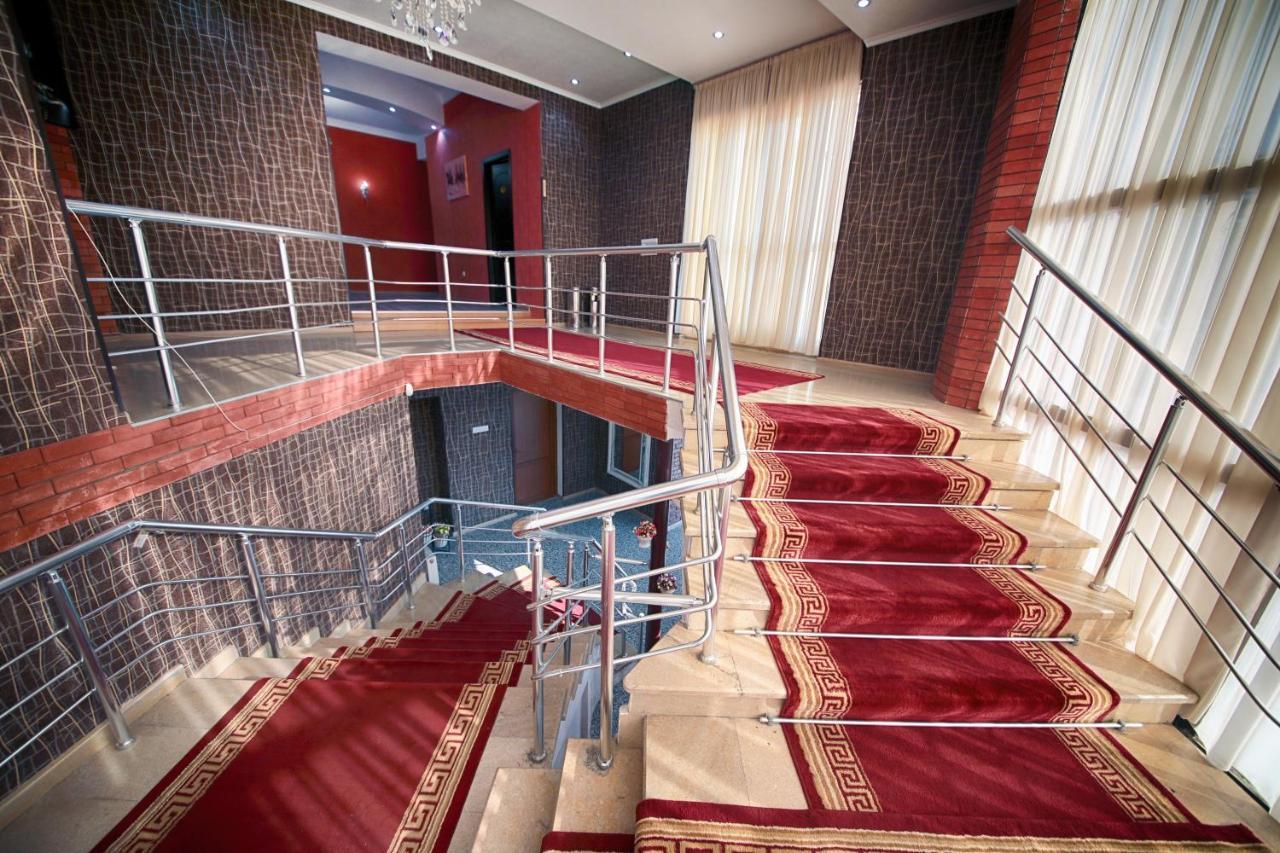 Hotel Tamari Кутаиси Екстериор снимка
