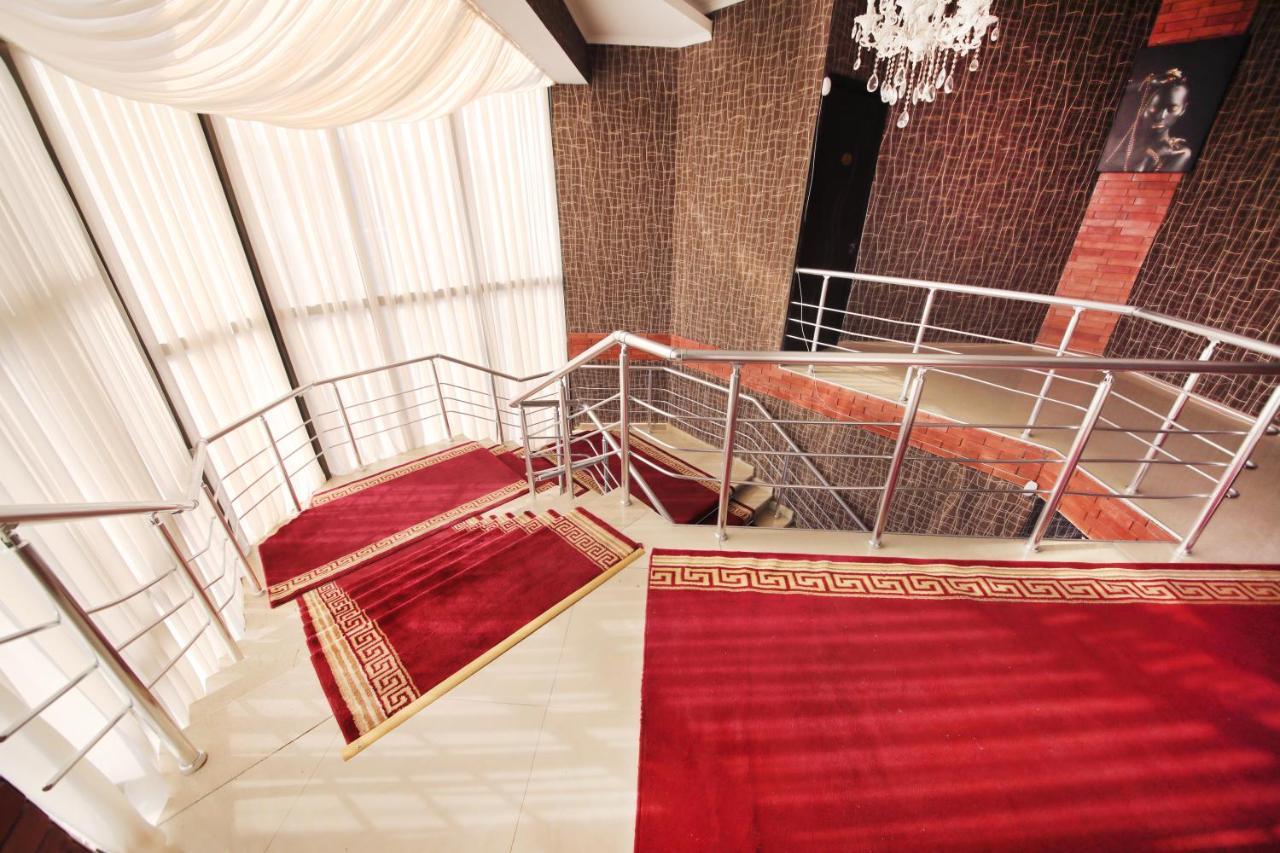 Hotel Tamari Кутаиси Екстериор снимка