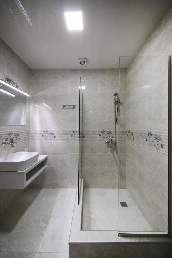 Hotel Tamari Кутаиси Екстериор снимка