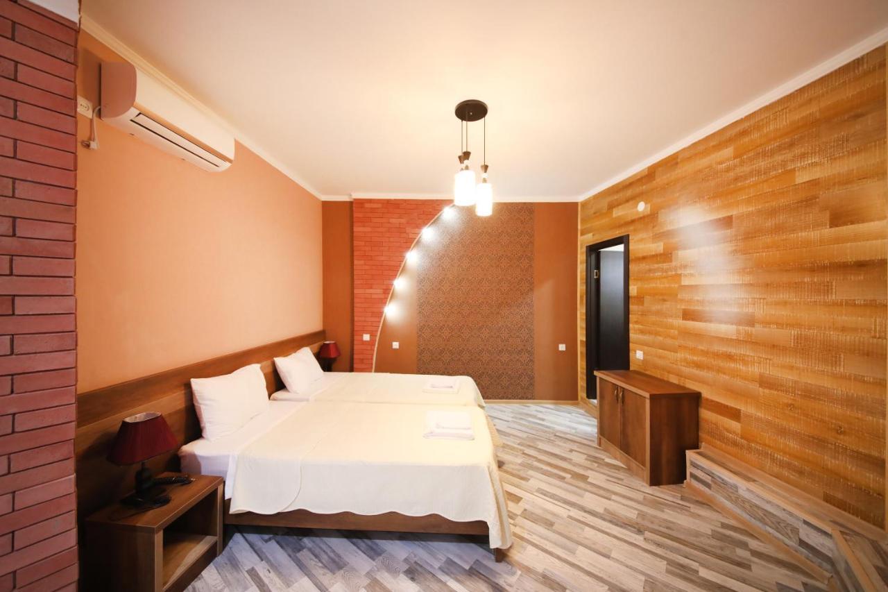 Hotel Tamari Кутаиси Екстериор снимка