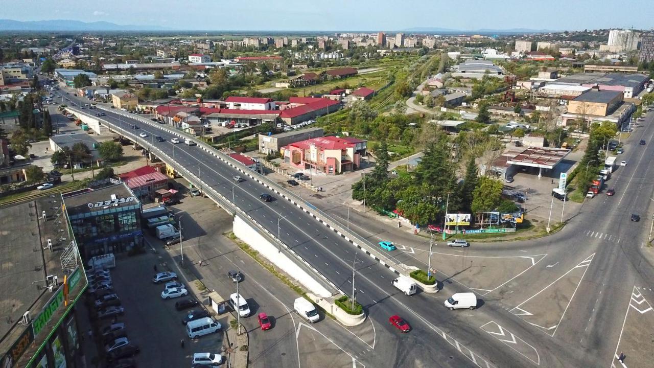 Hotel Tamari Кутаиси Екстериор снимка