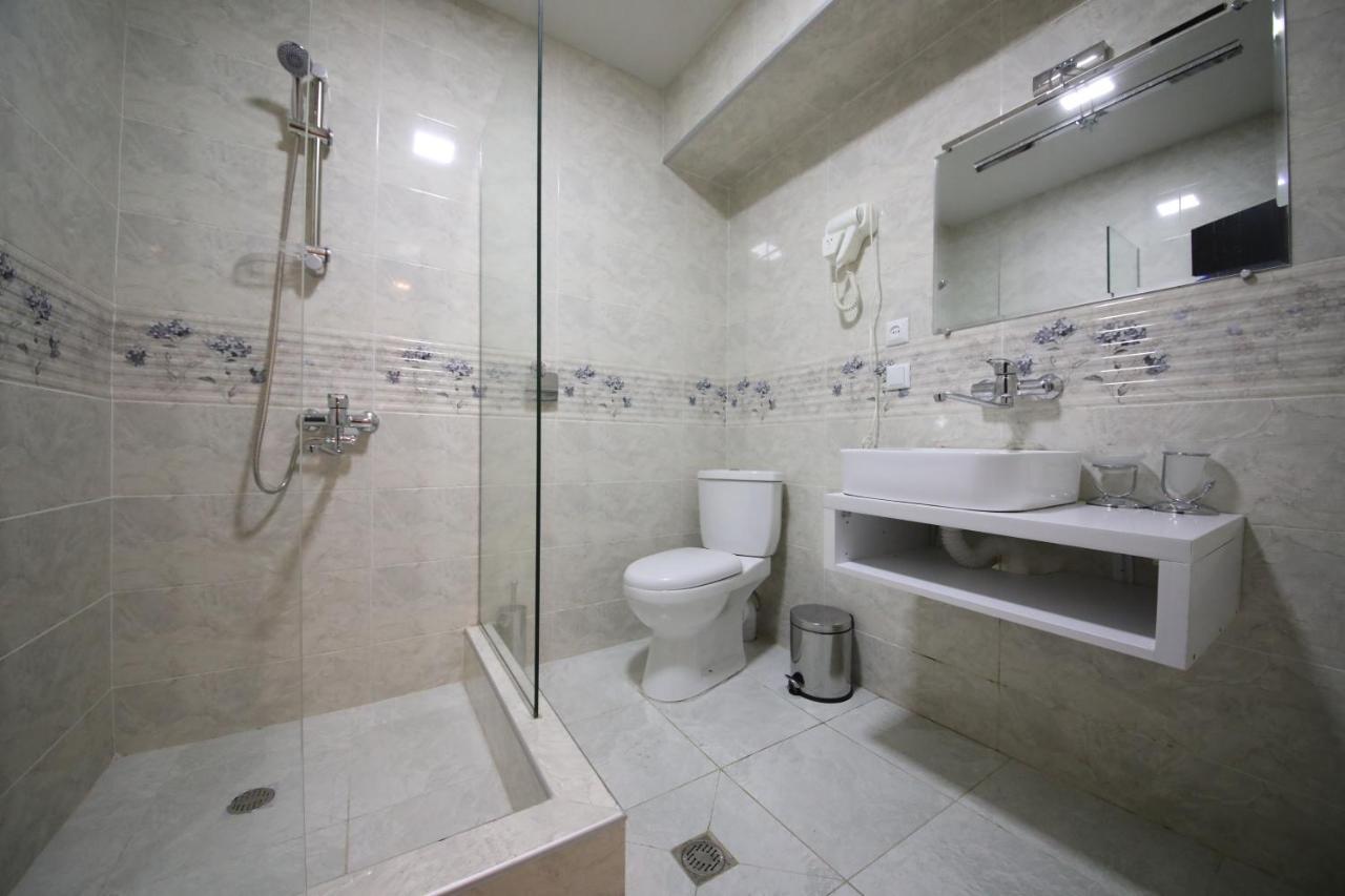 Hotel Tamari Кутаиси Екстериор снимка