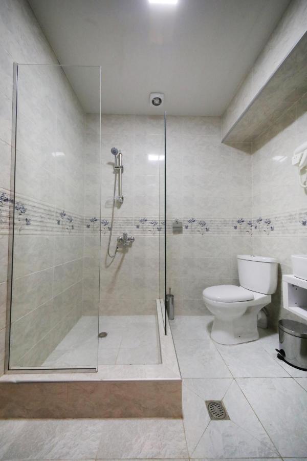 Hotel Tamari Кутаиси Екстериор снимка