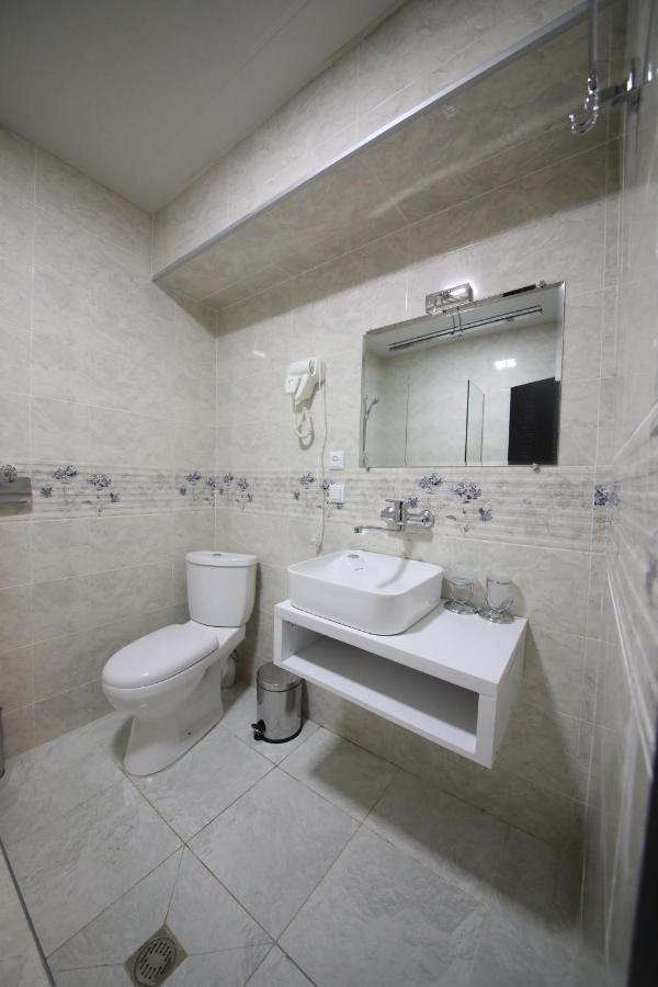 Hotel Tamari Кутаиси Екстериор снимка